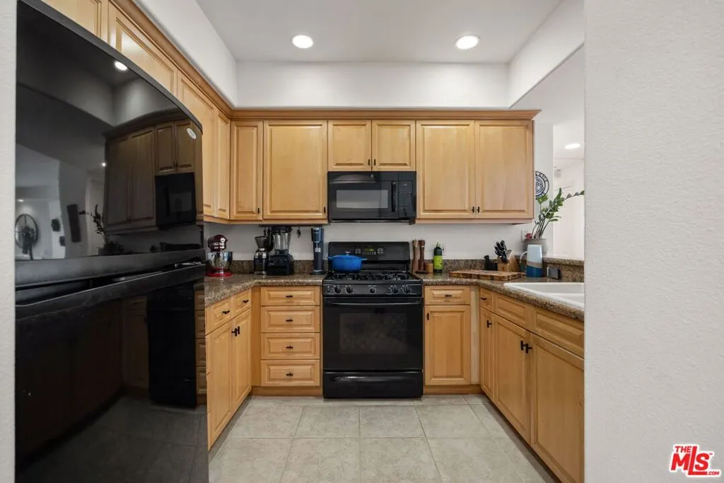 4400 Cartwright Avenue 102, North Hollywood, California 91602 home-pic-8