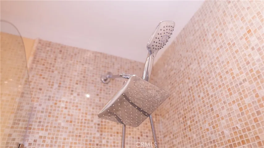 Hallway Bath Showerhead