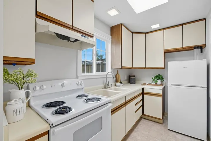 334 Hillview Avenue, Redwood City, California 94062
