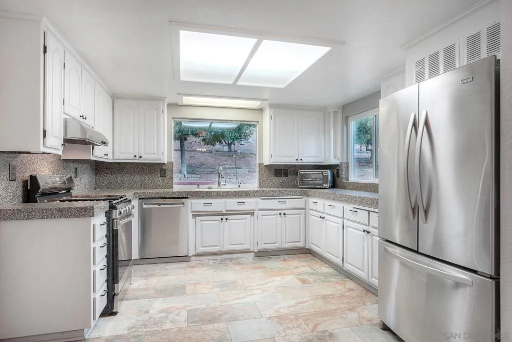 23003 Arjo Lane, Ramona, California 92065 home-pic-11
