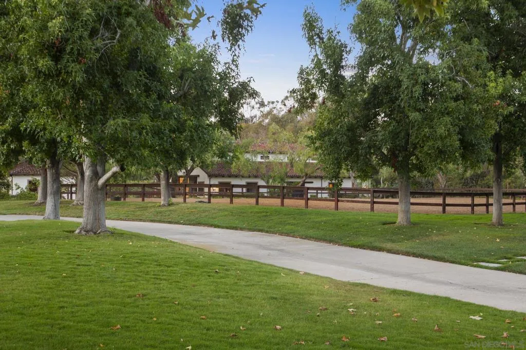 17872 Via De Fortuna, Rancho Santa Fe, California 92067 home-pic-40