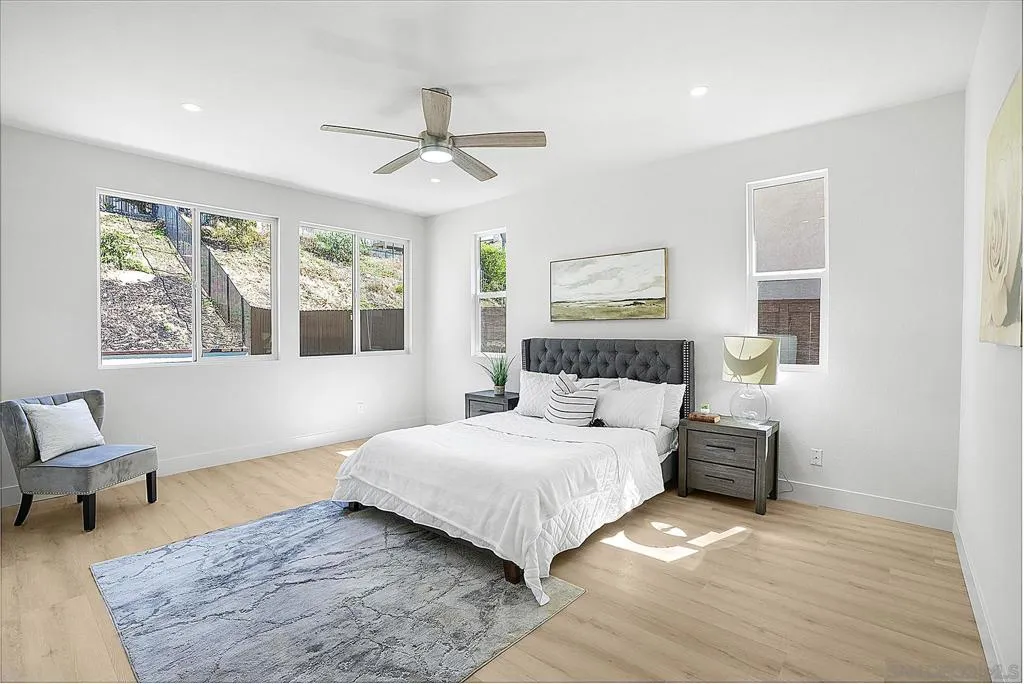 1120 Parkview Dr, Oceanside, California 92057 home-pic-12