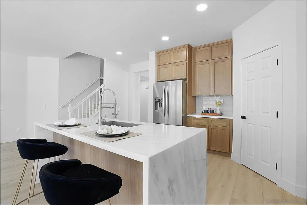 1120 Parkview Dr, Oceanside, California 92057 home-pic-1