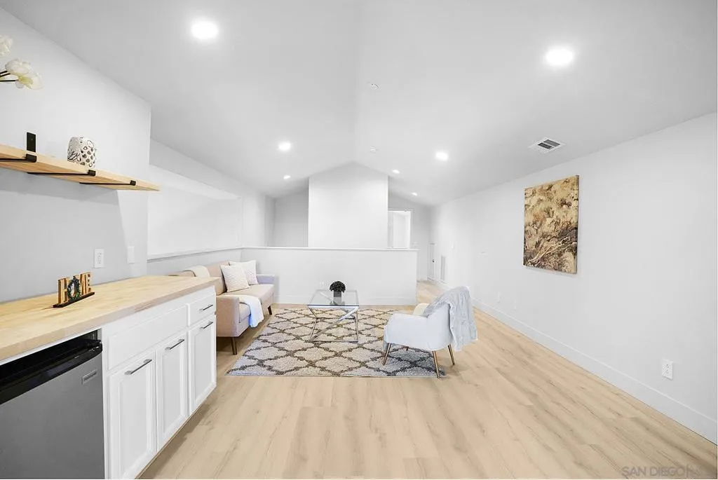 1120 Parkview Dr, Oceanside, California 92057 home-pic-18