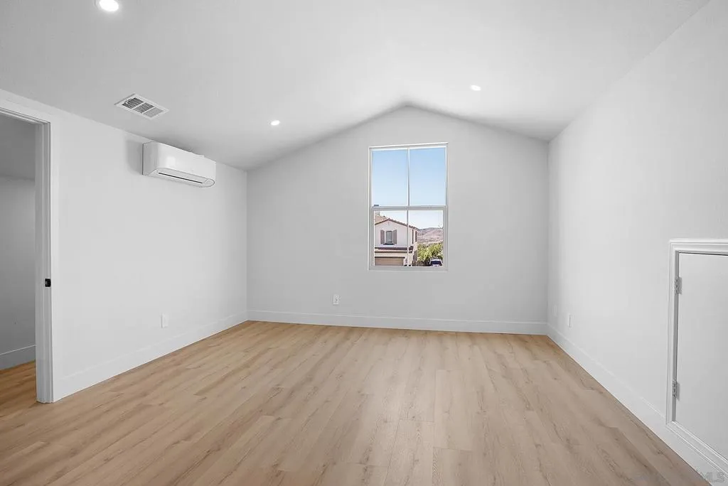 1120 Parkview Dr, Oceanside, California 92057 home-pic-40