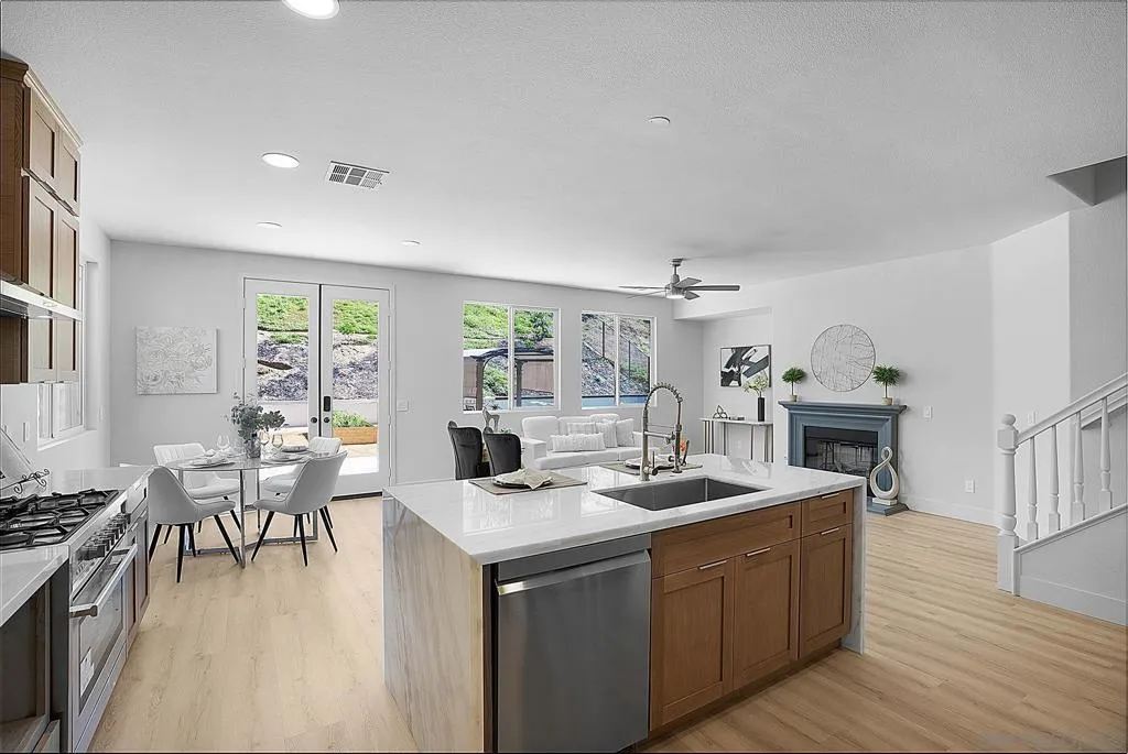 1120 Parkview Dr, Oceanside, California 92057 home-pic-4