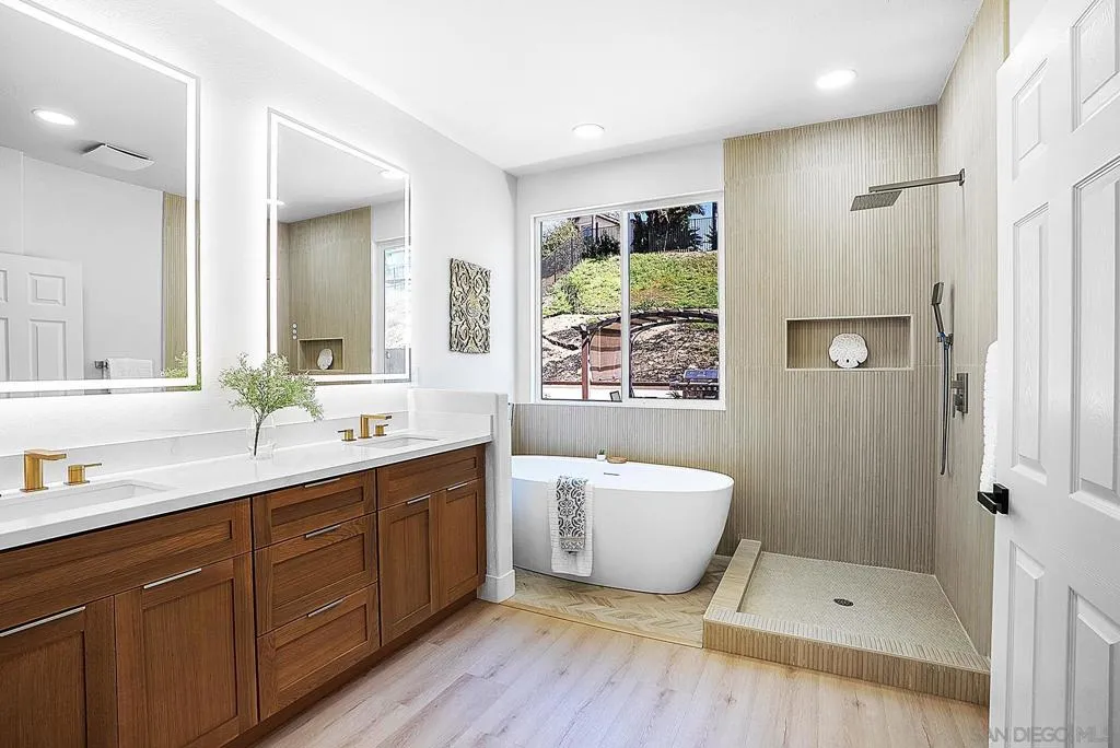 1120 Parkview Dr, Oceanside, California 92057 home-pic-13