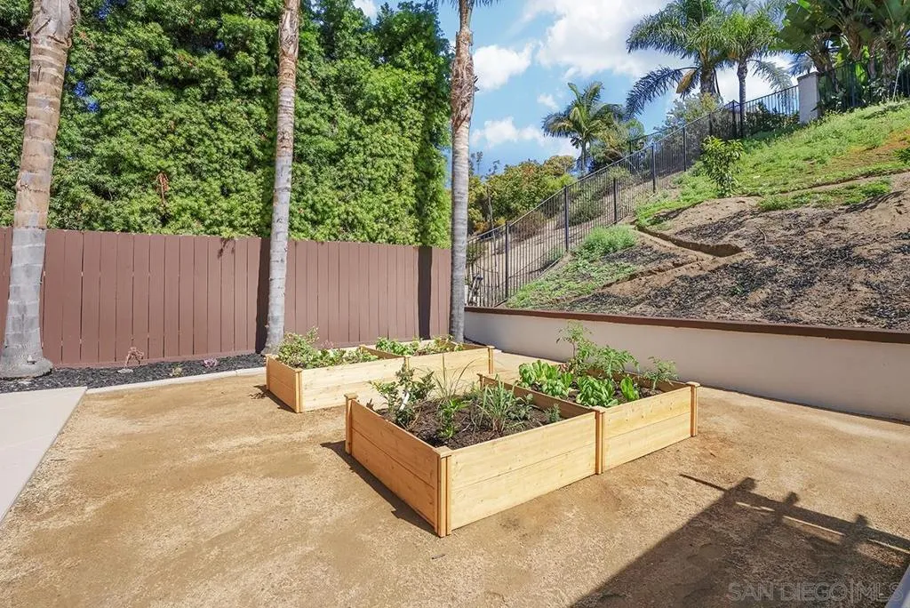 1120 Parkview Dr, Oceanside, California 92057 home-pic-25