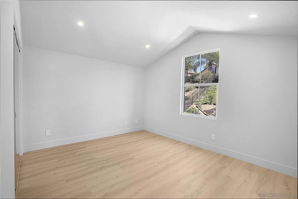 1120 Parkview Dr, Oceanside, California 92057 home-pic-35