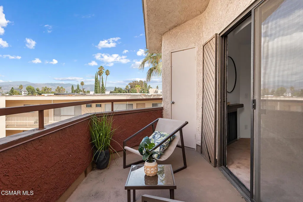 11939 Weddington Street 313, Valley Village, California 91607 home-pic-18