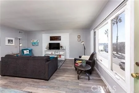 12 3rd Place, Long Beach, California 90802 home-pic-2