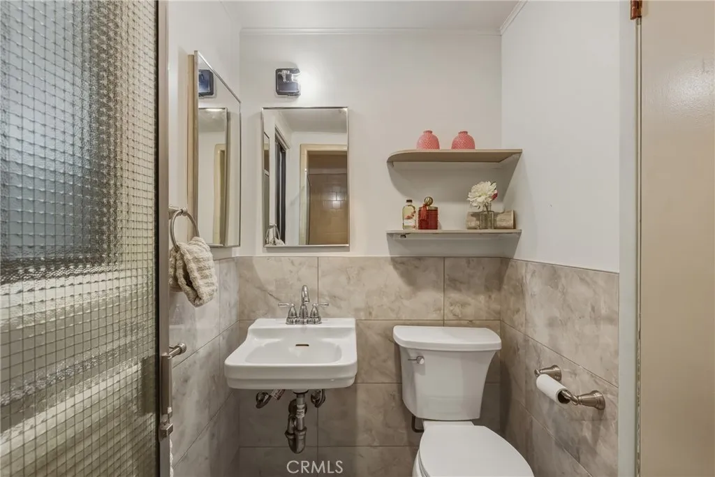 375 N Canyon Boulevard, Monrovia, California 91016 home-pic-32