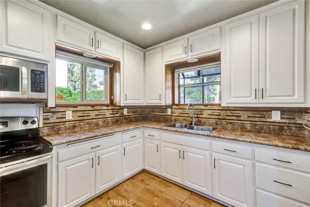 375 N Canyon Boulevard, Monrovia, California 91016 home-pic-16