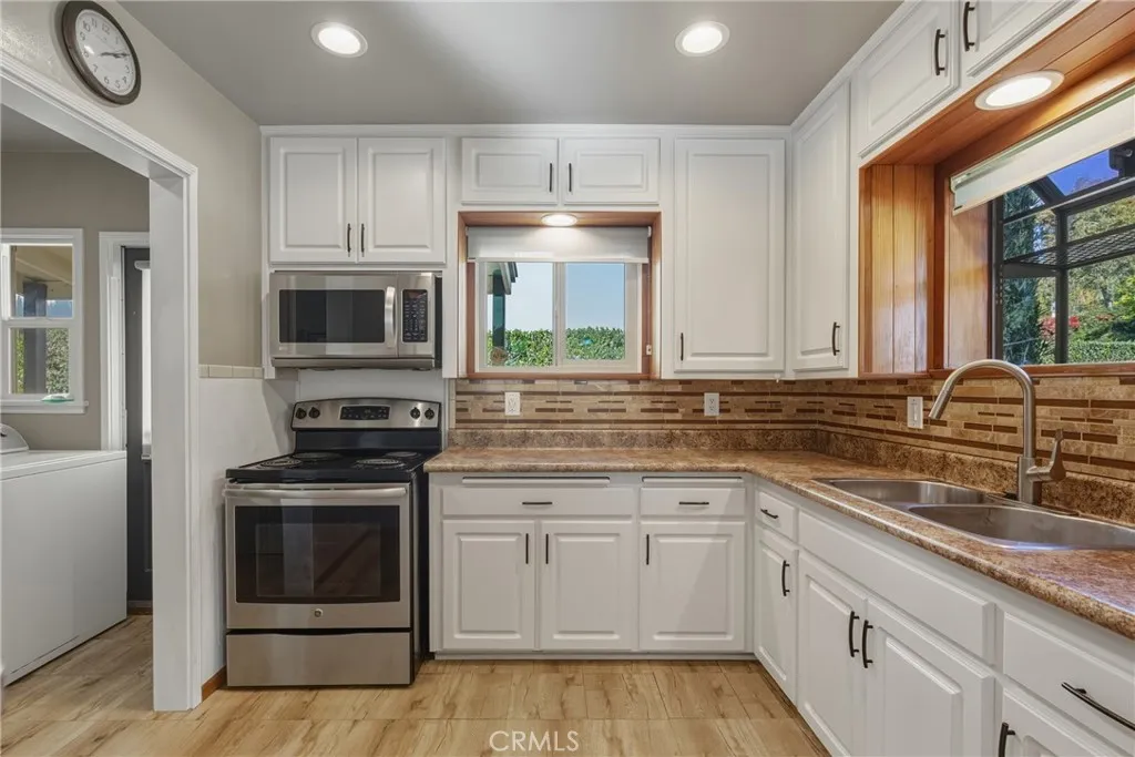 375 N Canyon Boulevard, Monrovia, California 91016 home-pic-18
