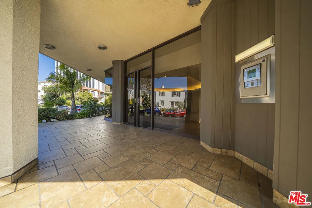 750 S Spaulding Avenue 312, Los Angeles, California 90036 home-pic-3