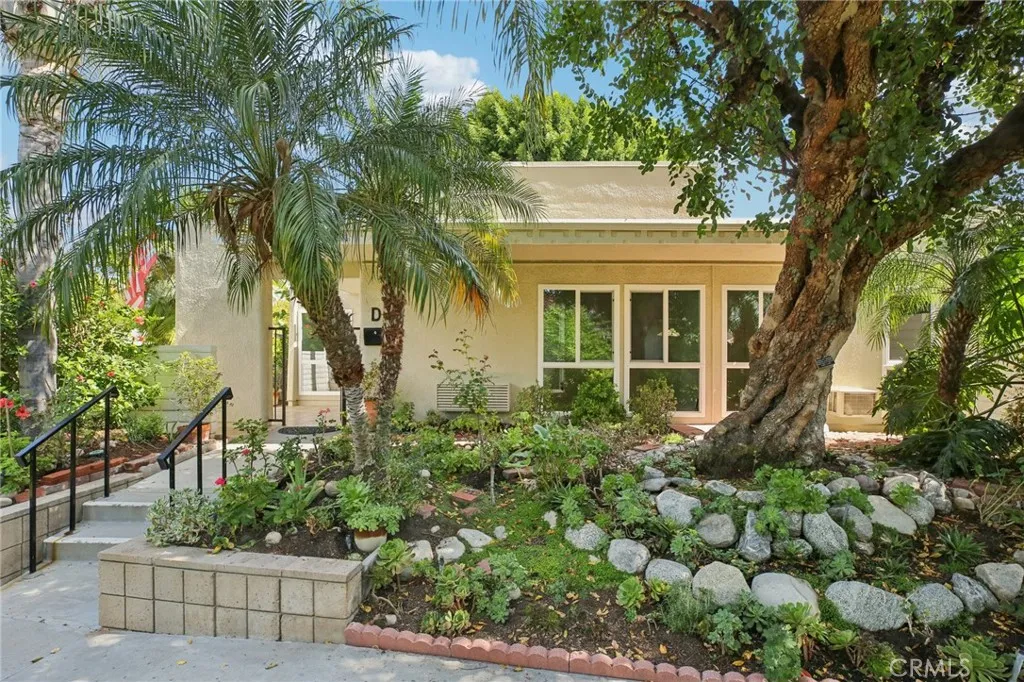 23302 Via Mariposa W D, Laguna Woods, California 92637 home-pic-0
