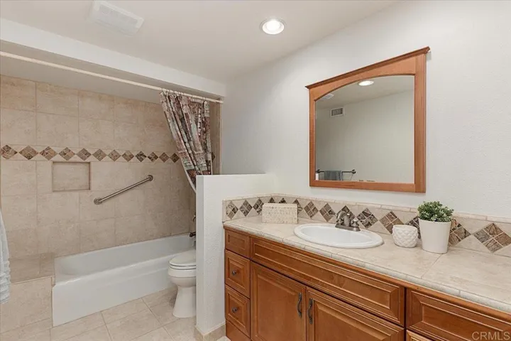 Hall Bath (remodeled)