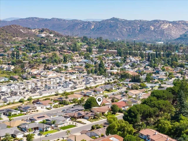 Neigborhood & Views
