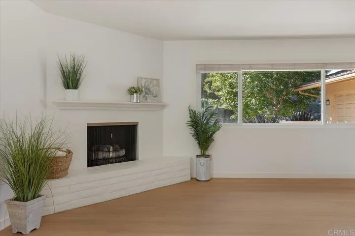 Liviing Rm W/Fireplace