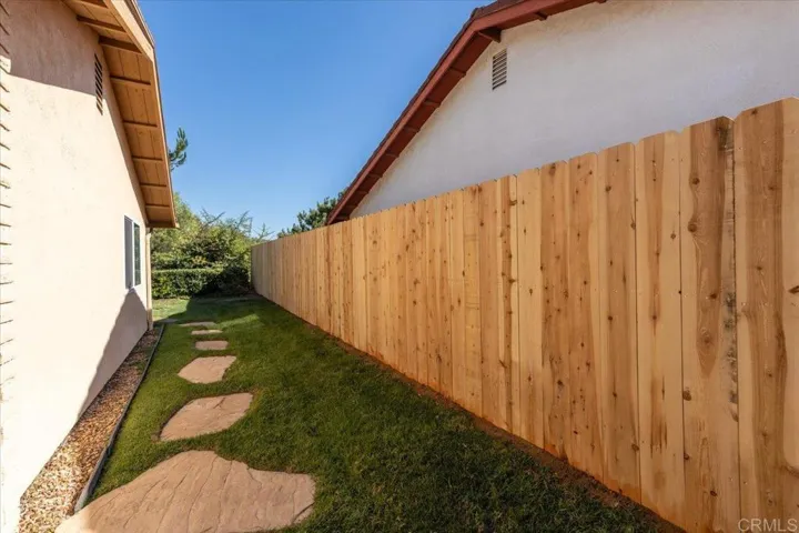 New Fence-east neighbor's yard