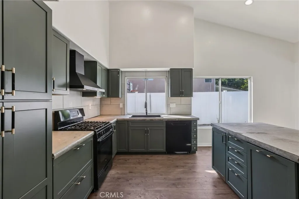 6233 Penfield Avenue, Woodland Hills, California 91367 home-pic-21