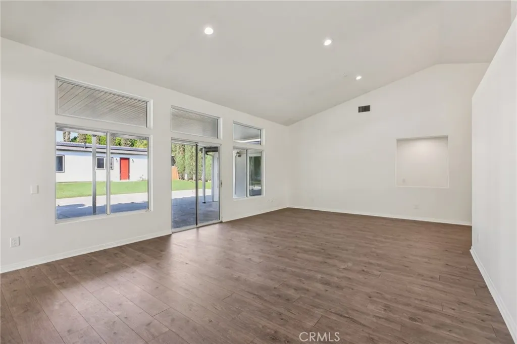 6233 Penfield Avenue, Woodland Hills, California 91367 home-pic-17