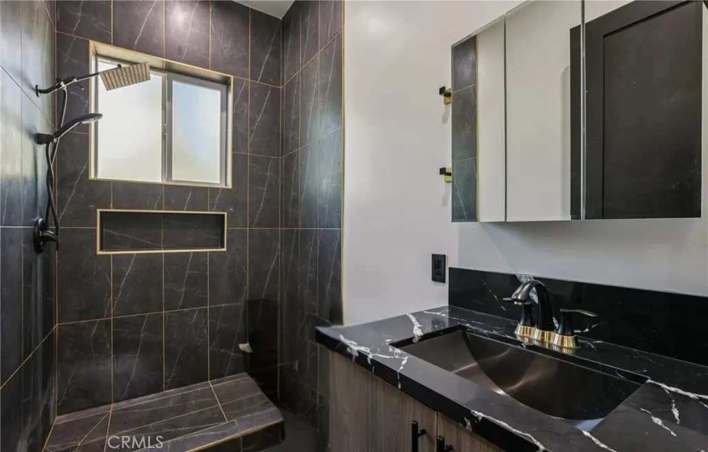 6233 Penfield Avenue, Woodland Hills, California 91367 home-pic-19