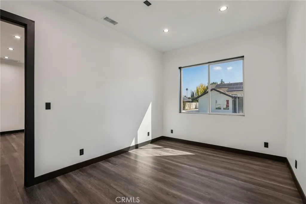 6233 Penfield Avenue, Woodland Hills, California 91367 home-pic-20