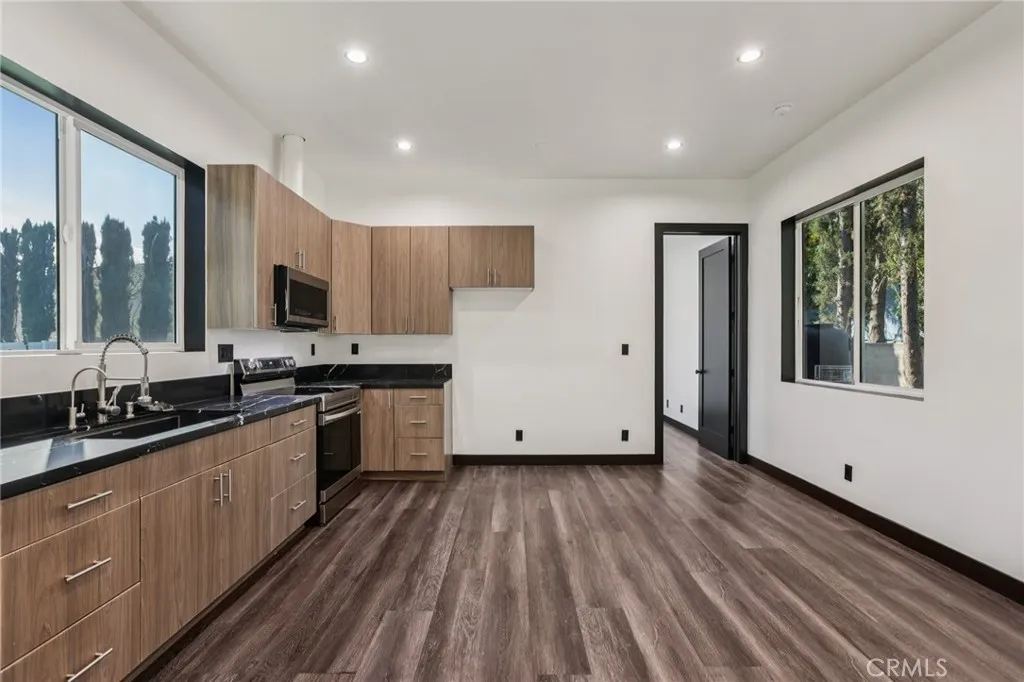 6233 Penfield Avenue, Woodland Hills, California 91367 home-pic-31