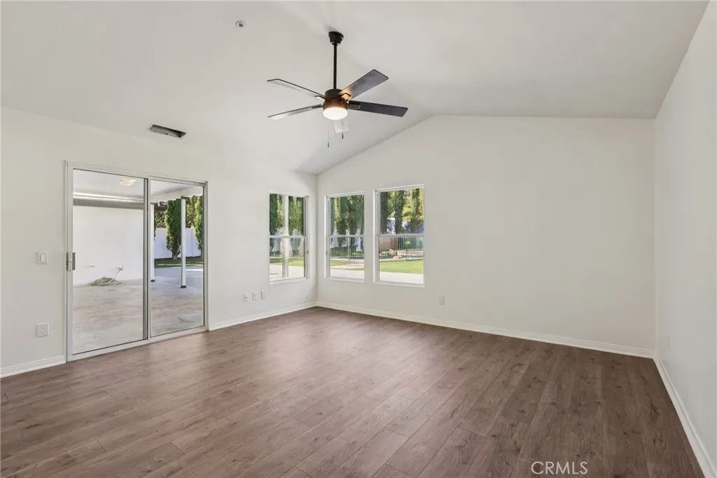 6233 Penfield Avenue, Woodland Hills, California 91367 home-pic-12