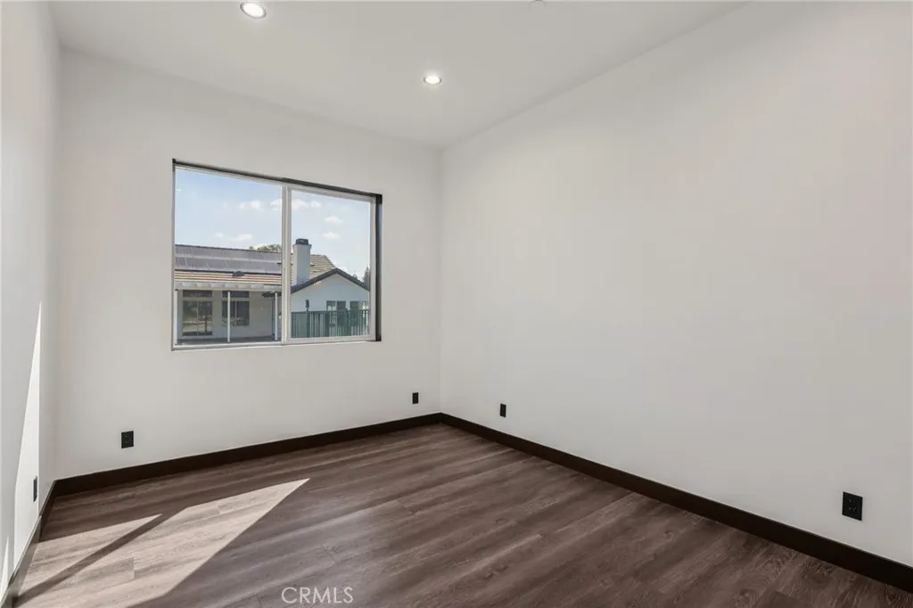 6233 Penfield Avenue, Woodland Hills, California 91367 home-pic-32