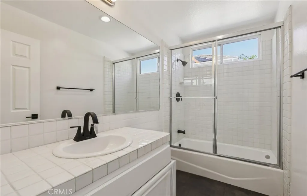 6233 Penfield Avenue, Woodland Hills, California 91367 home-pic-27