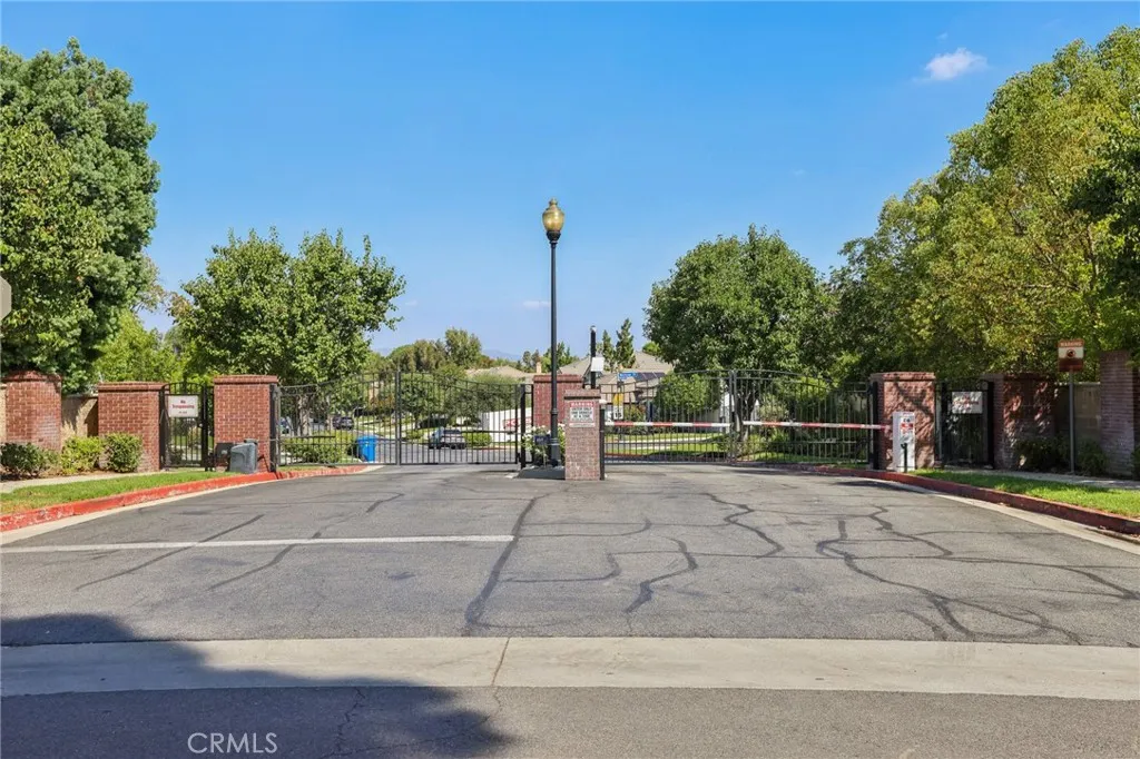 6233 Penfield Avenue, Woodland Hills, California 91367 home-pic-43