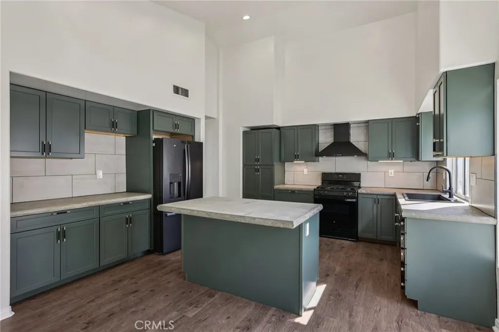 6233 Penfield Avenue, Woodland Hills, California 91367 home-pic-11