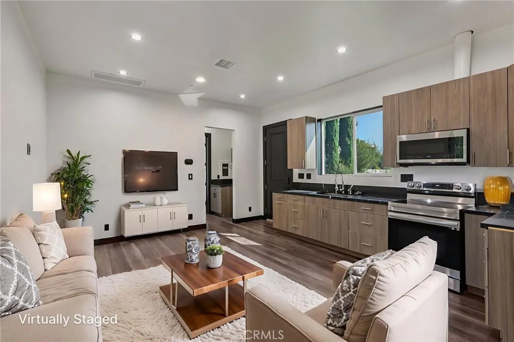6233 Penfield Avenue, Woodland Hills, California 91367 home-pic-5
