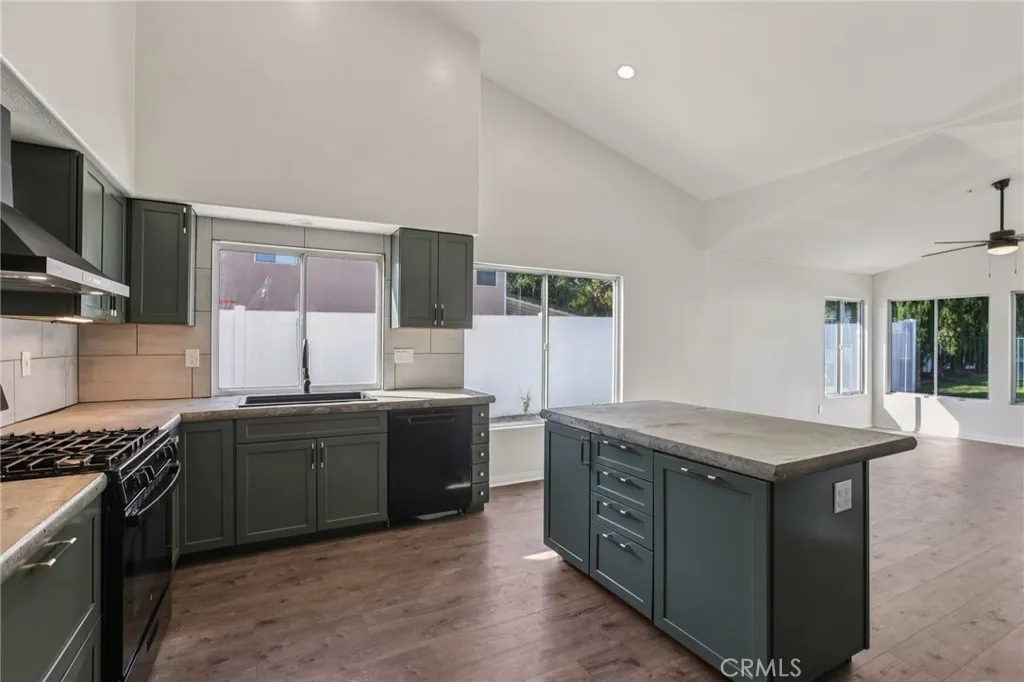 6233 Penfield Avenue, Woodland Hills, California 91367 home-pic-22