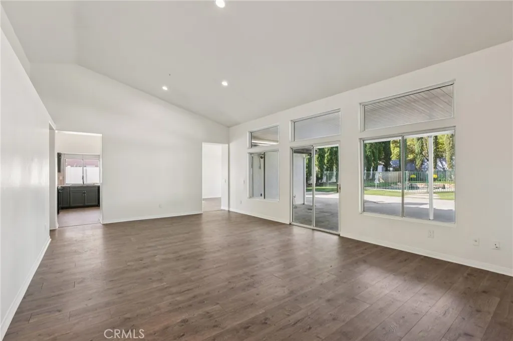 6233 Penfield Avenue, Woodland Hills, California 91367 home-pic-9