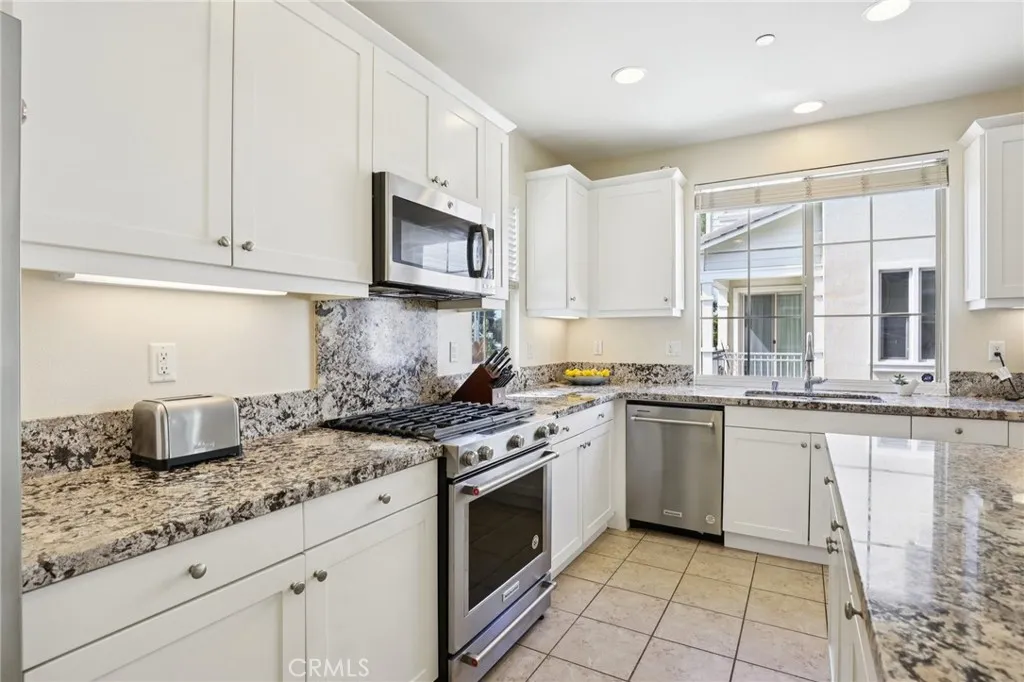 2173 Harmony Way, Costa Mesa, California 92627 home-pic-9