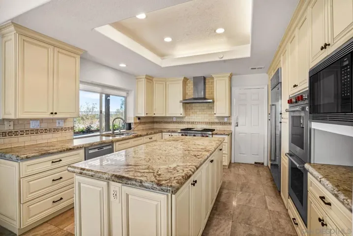 1597 Parkview Dr, Vista, California 92081