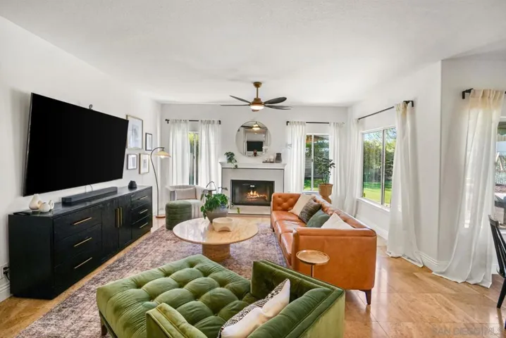 1597 Parkview Dr, Vista, California 92081