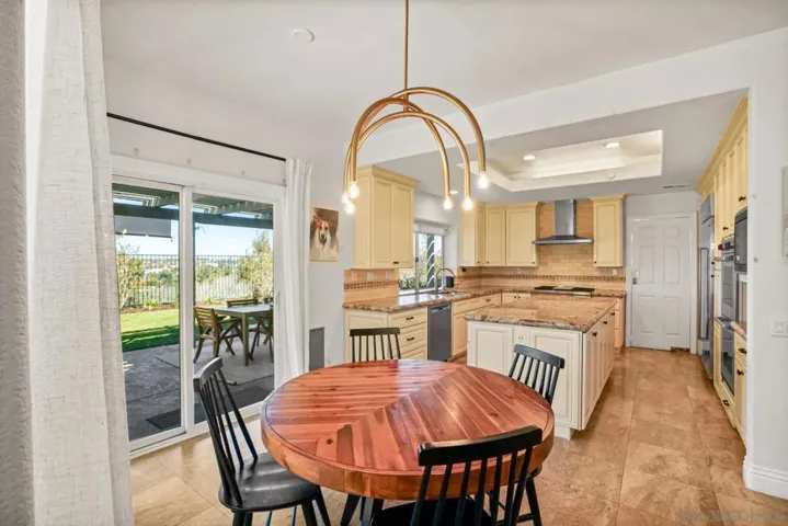 1597 Parkview Dr, Vista, California 92081
