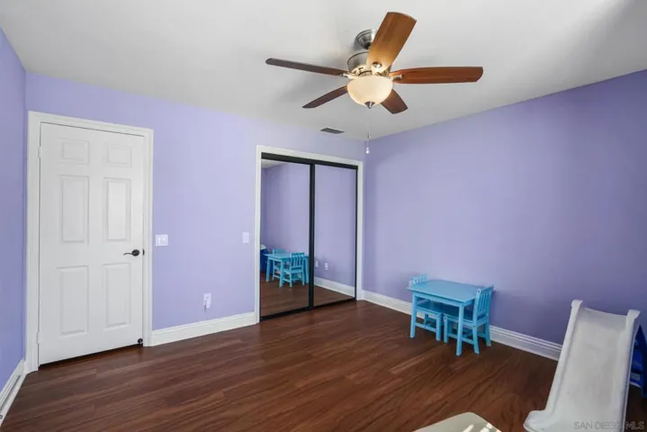 1597 Parkview Dr, Vista, California 92081