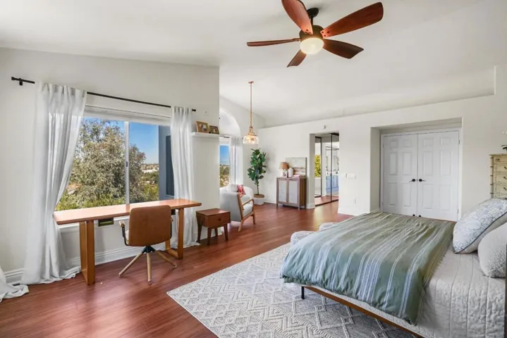 1597 Parkview Dr, Vista, California 92081