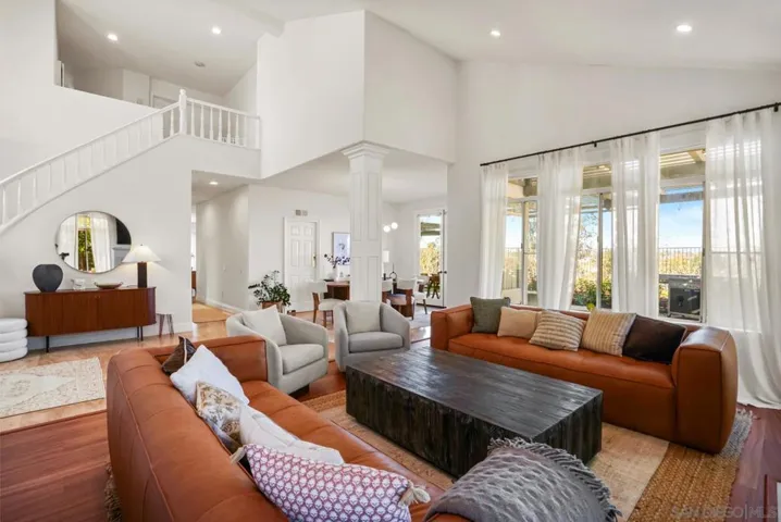 1597 Parkview Dr, Vista, California 92081
