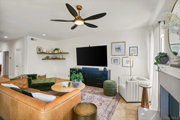 1597 Parkview Dr, Vista, California 92081