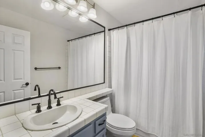 1597 Parkview Dr, Vista, California 92081