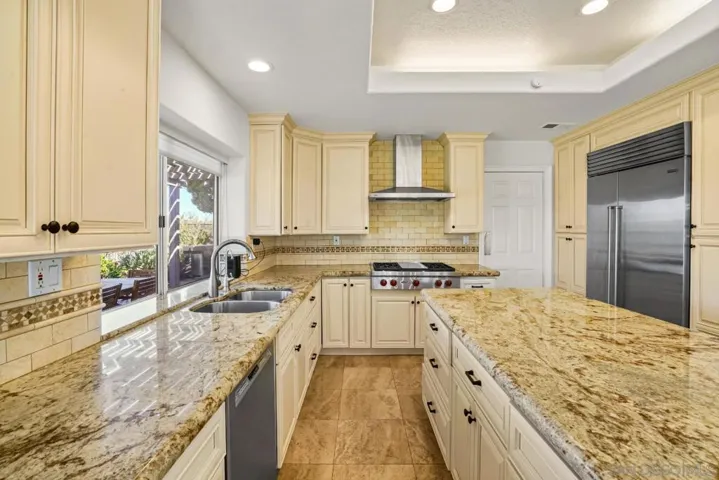 1597 Parkview Dr, Vista, California 92081