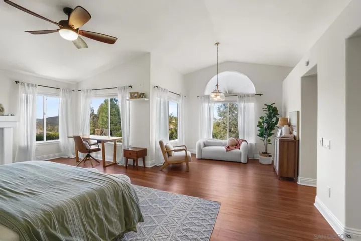 1597 Parkview Dr, Vista, California 92081