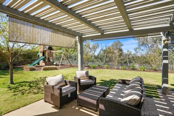 1597 Parkview Dr, Vista, California 92081