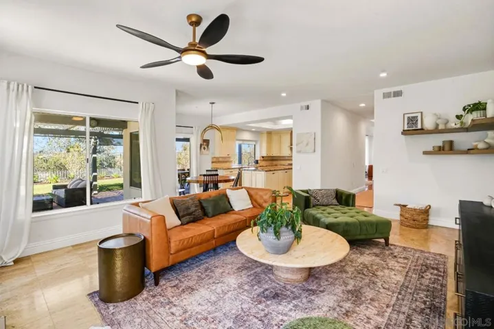 1597 Parkview Dr, Vista, California 92081